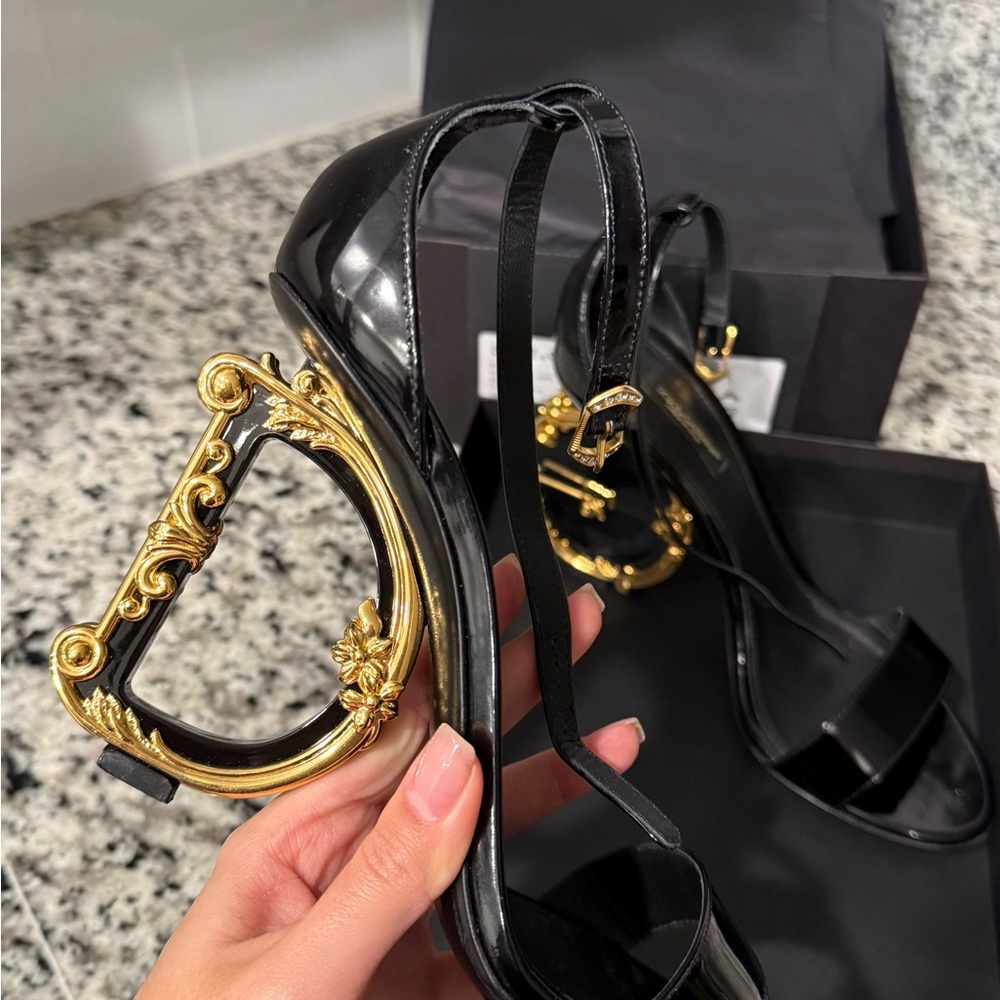 Elegant Black and Gold Women's Heels, almost new, used only once. D&G
